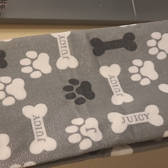💕HP💕Juicy Couture Gray and White Microfiber Pet Towel - Picture 7 of 7